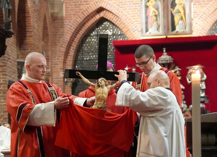 Wielki Piątek w katedrze wrocławskiej