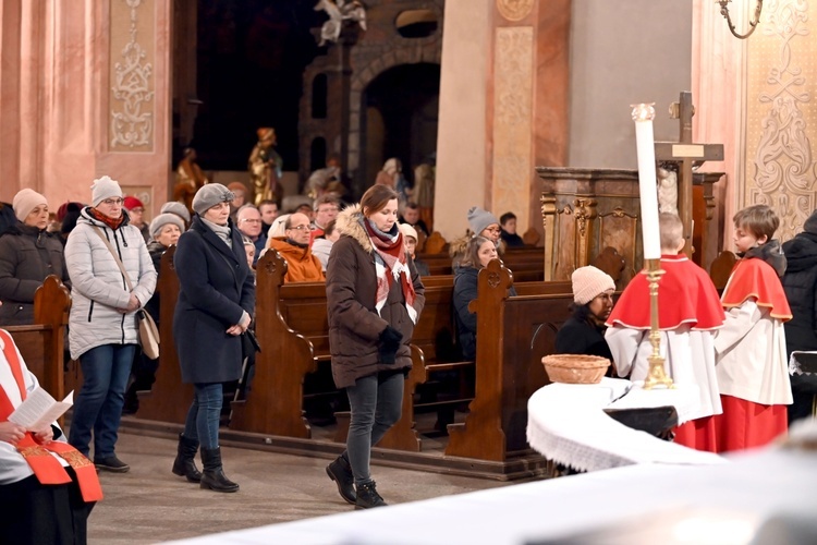 Liturgia Męki Pańskiej 2023 w świdnickiej katedrze