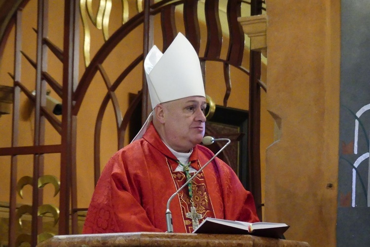 Biskup Piotr Greger przewodniczył liturgii Wielkiego Piątku w katedrze św. Mikołaja w Bielsku-Białej.