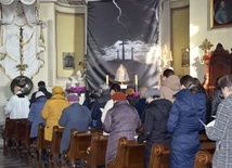 W parafii św. Jakuba w Skierniewicach ciemna jutrznia odmawiana jest od lat.