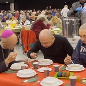 Abp Galbas podczas śniadania dla ubogich i samotnych: To jest czysta Ewangelia    