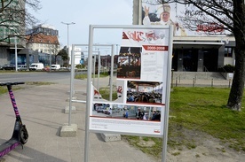 W Gdańsku zdewastowano wystawę o św. Janie Pawle II
