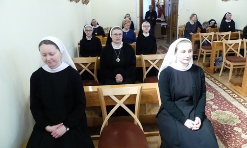 Siostry zmartwychwstanki podczas Mszy św. sprawowanej pod przewodnictwem bp. Piotra Gregera.