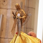 Najświętszy Sakrament będzie adorowany w monstrancji łagiewnickich pielgrzymów diecezji bielsko-żywieckiej.