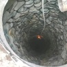 Turyn. Studnia z XII wieku odkryta na dziedzińcu parafii