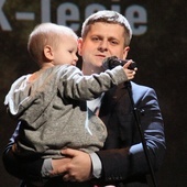 Trzy lata temu Piotr Szlązak został wyróżniony przez Inicjatywę Tato.Net nagrodą w kategorii ojciec. 