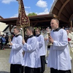 Msza św. w Hałcnowie na rozpoczęcie 11. diecezjalnej pielgrzymki dp Łagiewnik - 2023