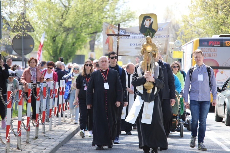 W drogę z Hałcnowa do Łagiewnik wyrusza grupa św. Faustyny - 2023