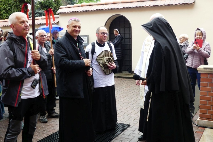 Powitanie przy kaplicy klasztornej w Łagiewnikach.