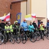 Na drogę pątników pobłogosławił ks. Kamil Borkowski.