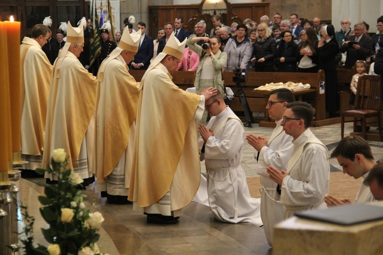 Święcenia kapłańskie w Katowicach