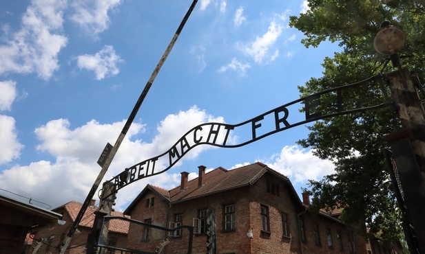 Romowie upamiętnili rocznicę buntu swych przodków w KL Auschwitz