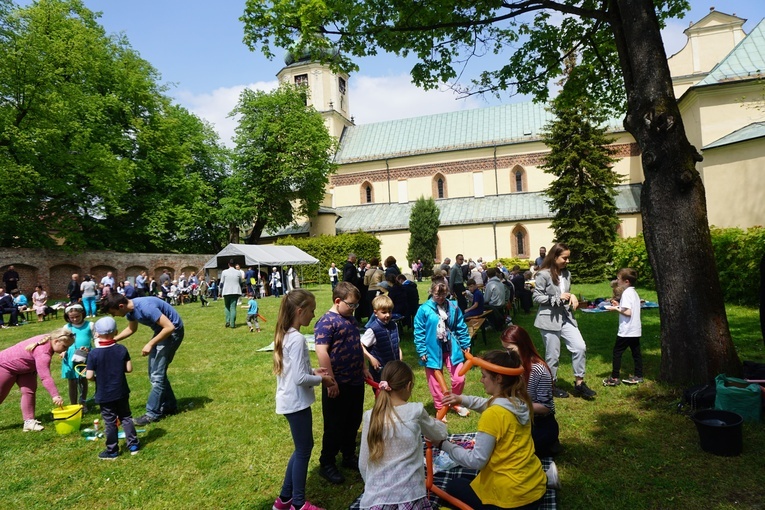 Pielgrzymka rodzin do Matki Bożej Pokornej