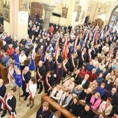 Członkowie POAK w szczepanowskiej bazylice.