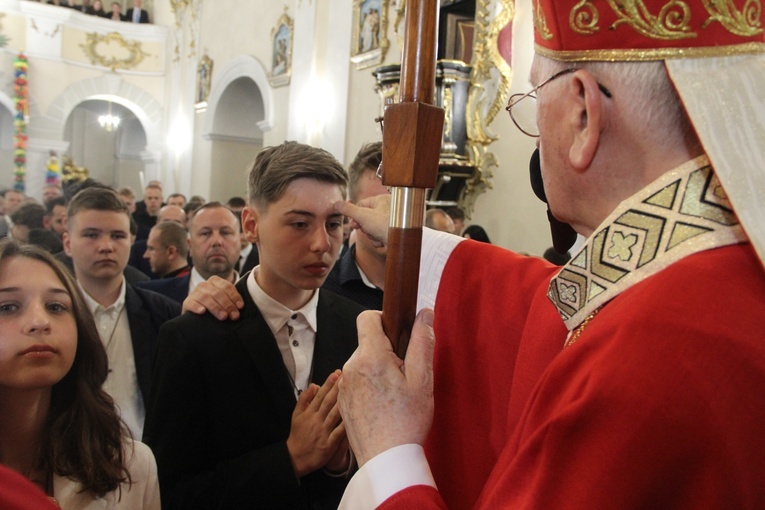 Bierzmowanie w kościele św. Jakuba w Tuchowie