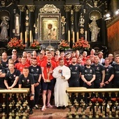 Mistrzowie Polski Raków Częstochowa złożyli swój złoty medal Matce Bożej na Jasnej Górze