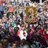 Piekary Śląskie. 80 tysięcy pątników uczestniczyło w niedzielnej pielgrzymce - podsumowała policja