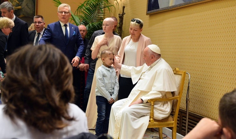 Chore dzieci z Wrocławia u papieża Franciszka