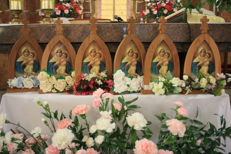 Koronacja kapliczek Pielgrzymującej Matki Bożej w Cisku