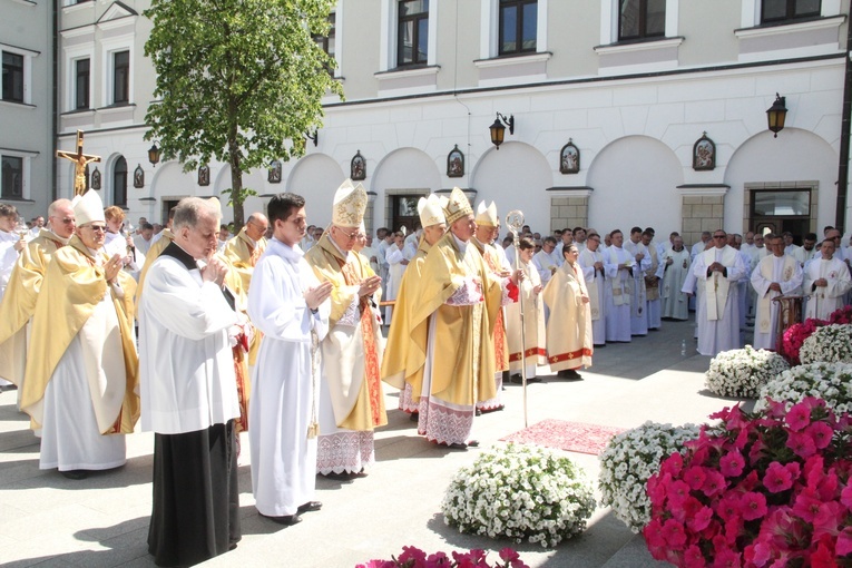 Pielgrzymka kapłanów diecezji tarnowskiej do Tuchowa