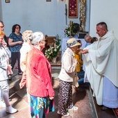 Na zakończenie Eucharystii ucałowano relikwie św. Filipa.