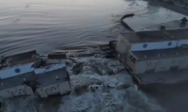Ukraina: Po wysadzeniu tamy na Dnieprze ok. 10 miejscowości zalanych, 16 tys. ludzi w strefie ryzyka
