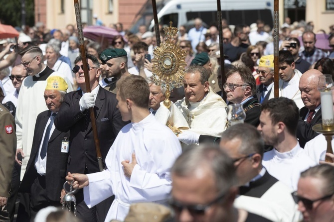 Boże Ciało. Wierzę w Kościół