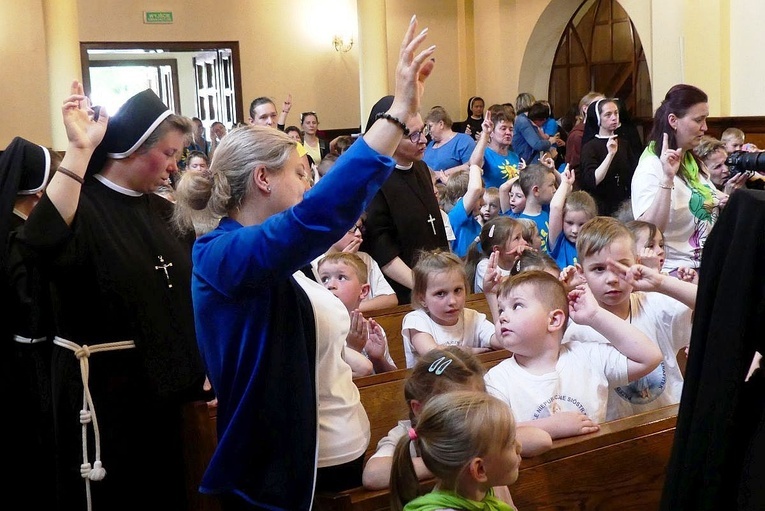 Pielgrzymka przedszkolaków do bł. Matki Małgorzaty Łucji Szewczyk w Oświęcimiu