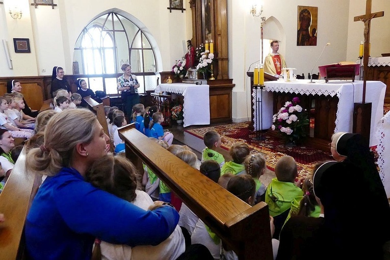 Pielgrzymka przedszkolaków do bł. Matki Małgorzaty Łucji Szewczyk w Oświęcimiu