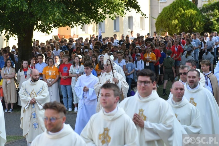 Bp Lityński do młodych: Jezus w ten wieczór pokazuje, że potrzebuje was w Kościele