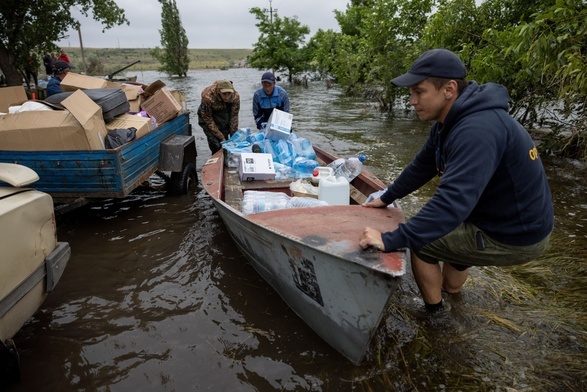 Ukraina: wysadzenie tamy zanieczyściło tyle wody pitnej, ile świat zużywa przez dwa dni