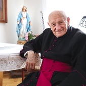 	Duchowny jest prałatem Kapituły Konkatedralnej w Stalowej Woli i kapelanem honorowym jego świątobliwości.