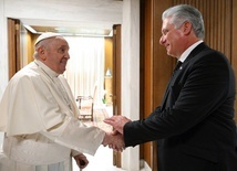 Papież przyznał, że wciąż odczuwa skutki narkozy z operacji jamy brzusznej