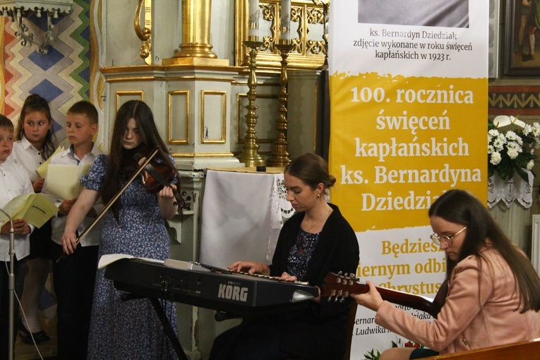 Ujanowice. Setna rocznica święceń kapłańskich ks. Bernardyna Dziedziaka