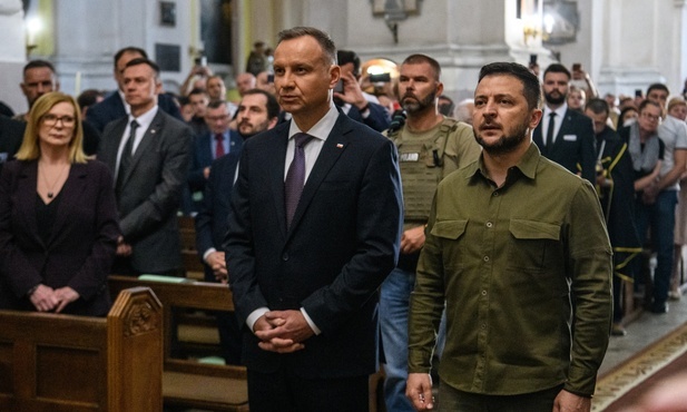 Łuck: Prezydenci Polski i Ukrainy oddali hołd ofiarom Wołynia