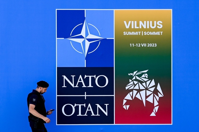 "Daily Telegraph": Niemcy będą naciskać na opóźnienie przyjęcia Ukrainy do NATO