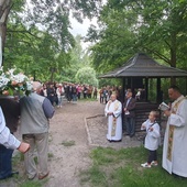 Z Matką Bożą i pustelnikiem przy studni