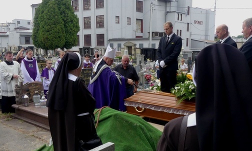 Uroczystości pogrzebowe śp. s. Teresy Biłyk na cmentarzu katolickim w Białej.