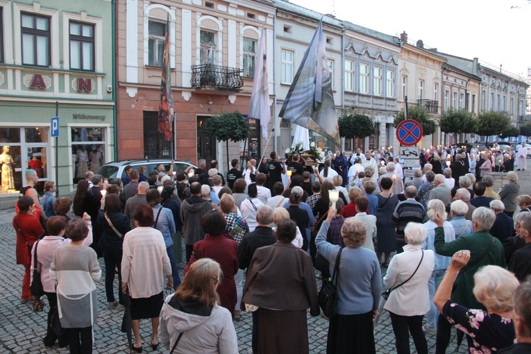 Brzesko. Wprowadzenie relikwii św. Andrzeja Boboli