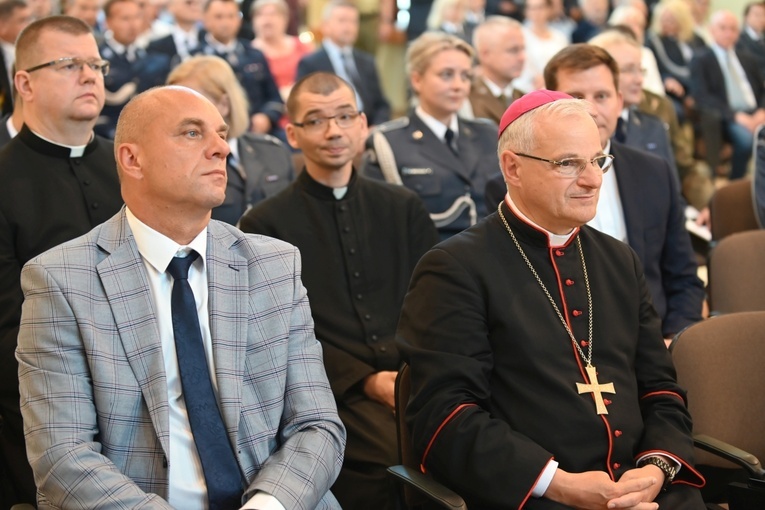 Poświęcenie i oddanie sztandaru Aresztu Śledczego w Świdnicy