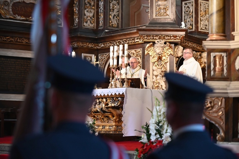 Poświęcenie i oddanie sztandaru Aresztu Śledczego w Świdnicy