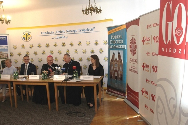 Obóz Fundacji "Dzieło Nowego Tysiąclecia” w Radomiu odbywa się pod patronatem "Gościa Niedzielnego”.