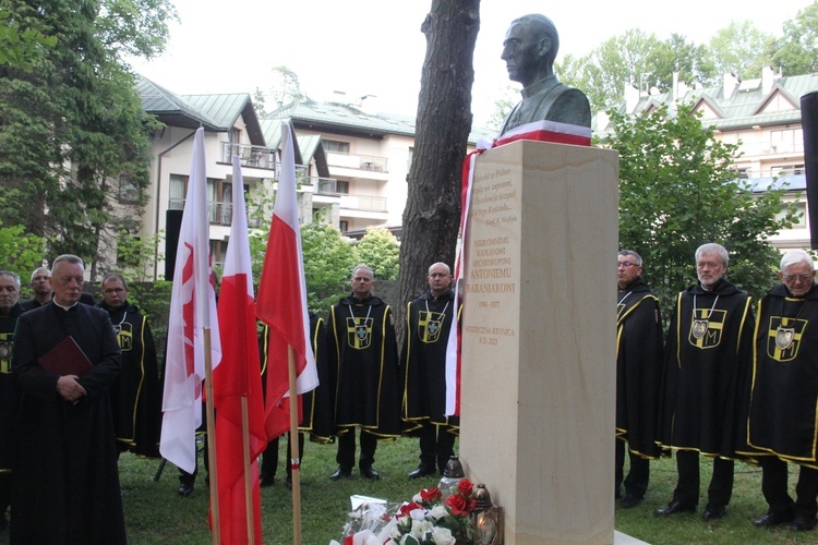 Krynica-Zdrój. Odsłonięcie pomnika abp. Antoniego Baraniaka