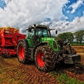 Części do maszyn rolniczych – gdzie rolnicy zaopatrują się w części?