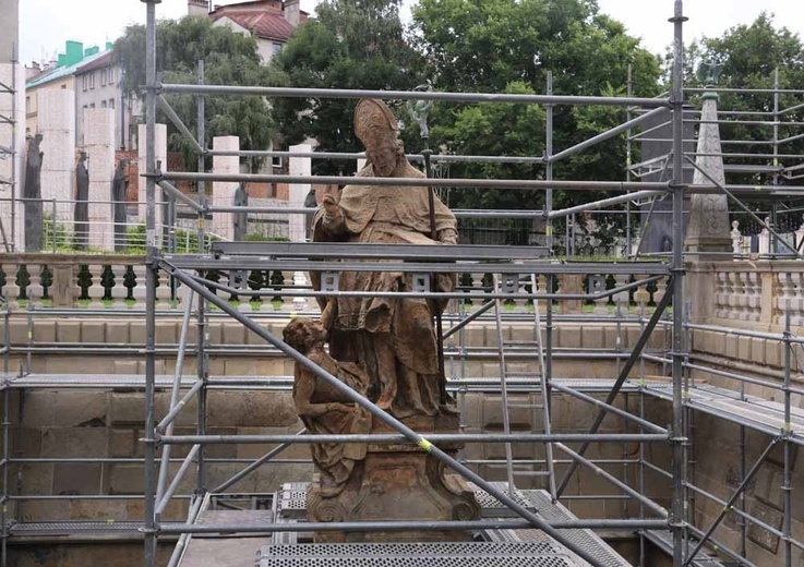 Konserwacja figury św. Stanisława przy sadzawce obok klasztoru paulinów na Skałce