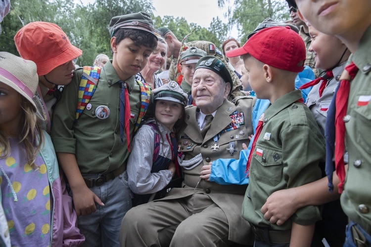 Godzina "W" przy Gloria Victis na Powązkach