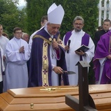 Ostatnie pożegnanie ks. prał. Franciszka Płonki w rodzinnym Zarzeczu