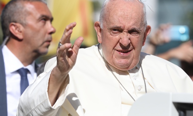 Papież będzie modlił się w Fatimie o pokój na świecie