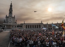 200 tysięcy osób na modlitwie z papieżem Franciszkiem w Fatimie