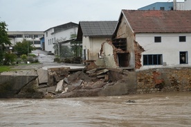 Słowenia: woda opada, ale osuwiska są zagrożeniem